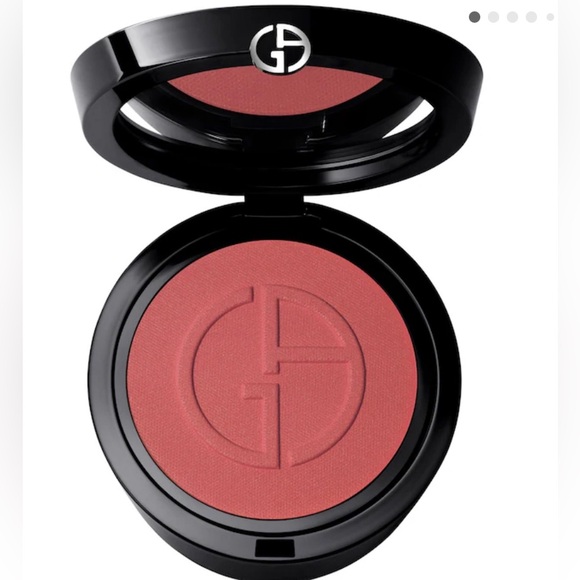 Giorgio Armani Other - Armani Beauty
Luminous Silk Glow Blush 61 Desire NWT